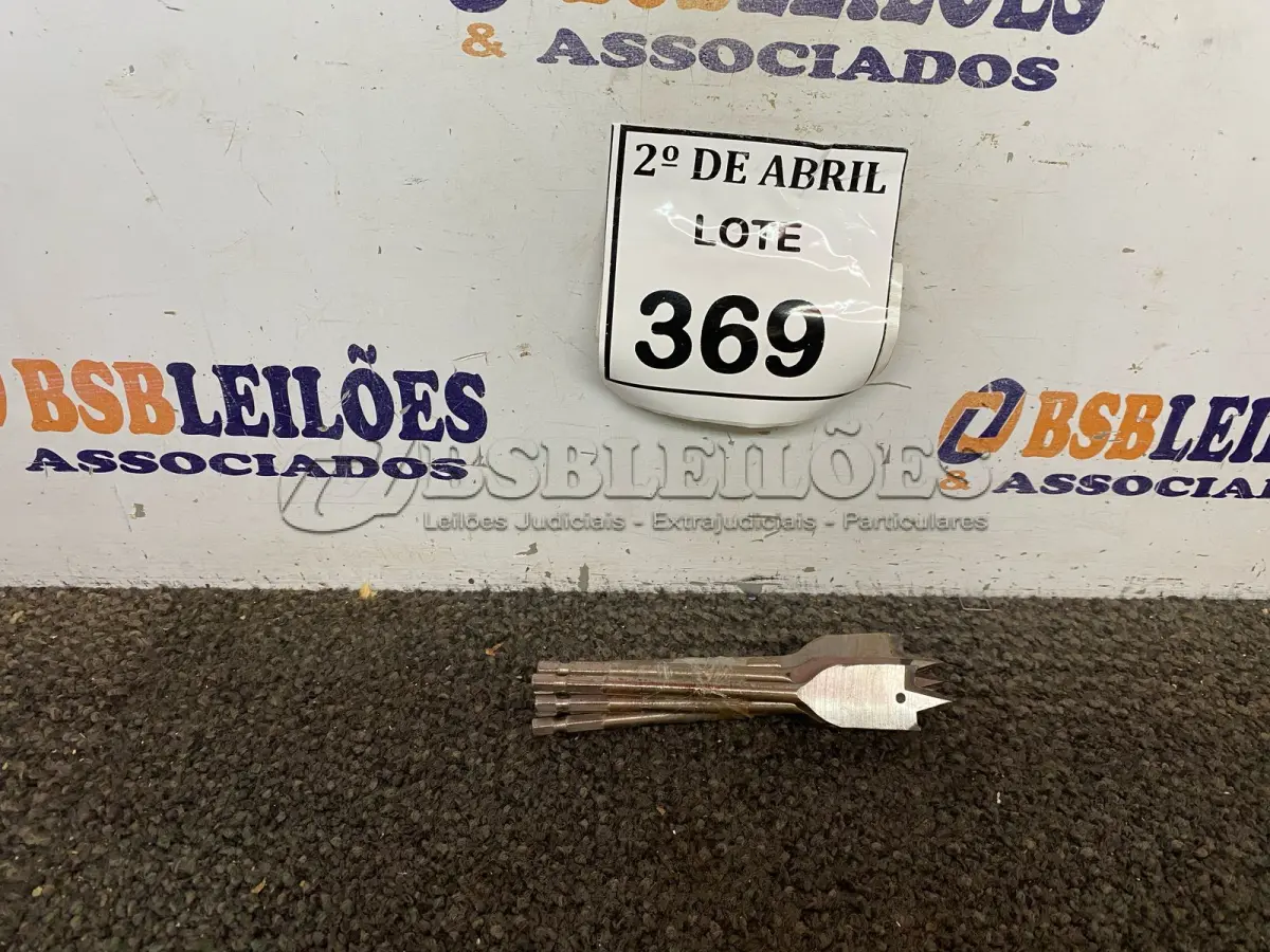 LOTE 369 - 08 BROCAS CHATAS PARA MADEIRA. (NO ESTADO) ATENÇÃO! FAZER A VISITAÇÃO ANTES DE ARREMATAR, NÃO SABEMOS SE FUNCIONA. LEILÃO NÃO TEM GARANTIA E NEM DEVOLUÇÃO, SUJEITO A POSSÍVEIS AVARIAS VISÍVEIS/OCULTAS E/OU AUSÊNCIA DE COMPONENTES.