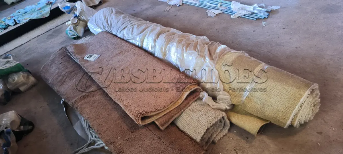 LOTE 005 - 01 LOTE COM TAPETES DIVERSOS.  (NO ESTADO) ATENÇÃO! FAZER A VISITAÇÃO ANTES DE ARREMATAR, NÃO SABEMOS SE FUNCIONA. LEILÃO NÃO TEM GARANTIA E NEM DEVOLUÇÃO, SUJEITO A POSSÍVEIS AVARIAS VISÍVEIS/OCULTAS E/OU AUSÊNCIA DE COMPONENTES.