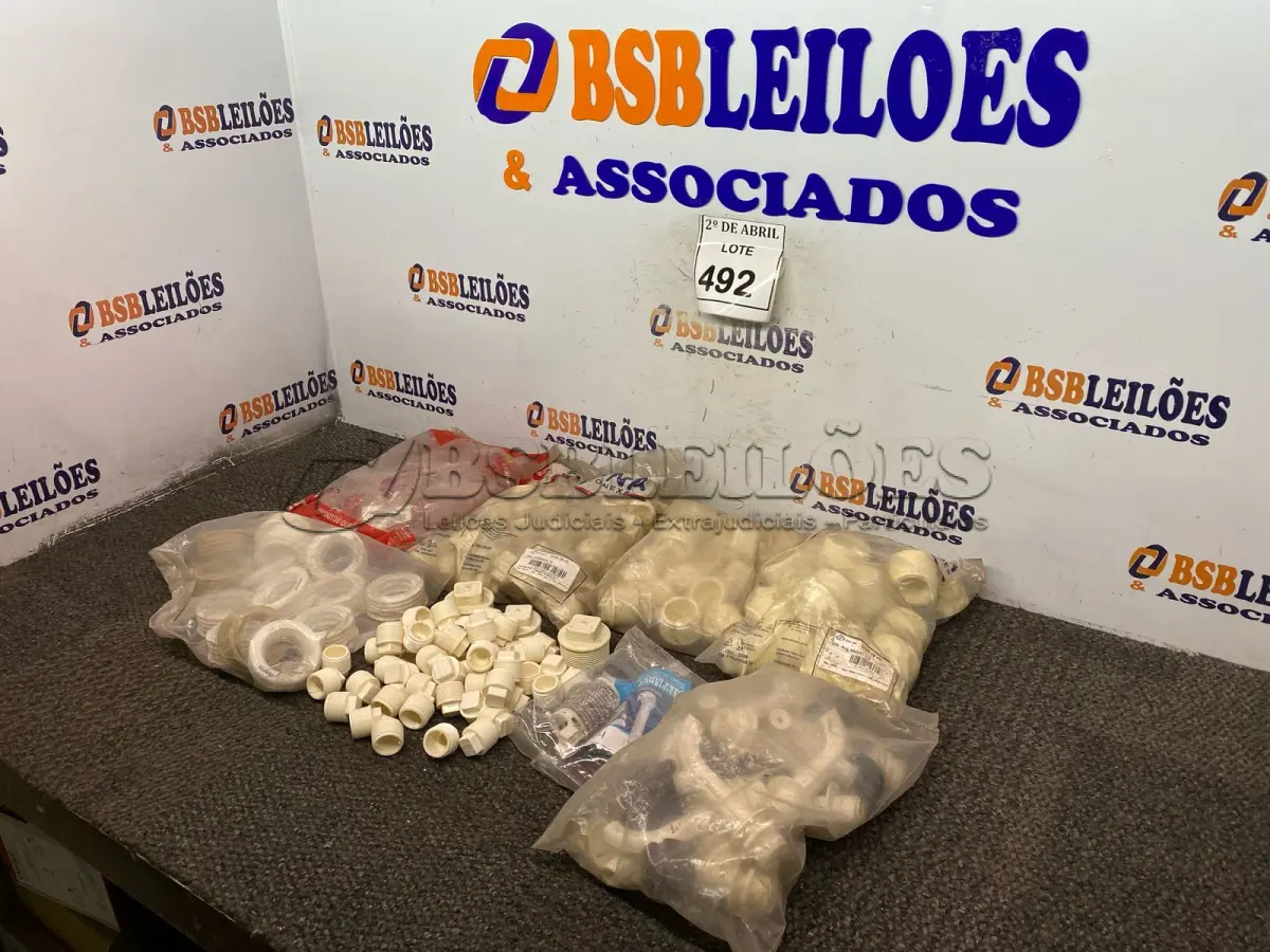 LOTE 492 - 01 LOTE COM TORNEIRAS PLÁSTICAS E TAMPÕES. (NO ESTADO) ATENÇÃO! FAZER A VISITAÇÃO ANTES DE ARREMATAR, NÃO SABEMOS SE FUNCIONA. LEILÃO NÃO TEM GARANTIA E NEM DEVOLUÇÃO, SUJEITO A POSSÍVEIS AVARIAS VISÍVEIS/OCULTAS E/OU AUSÊNCIA DE COMPONENTES.