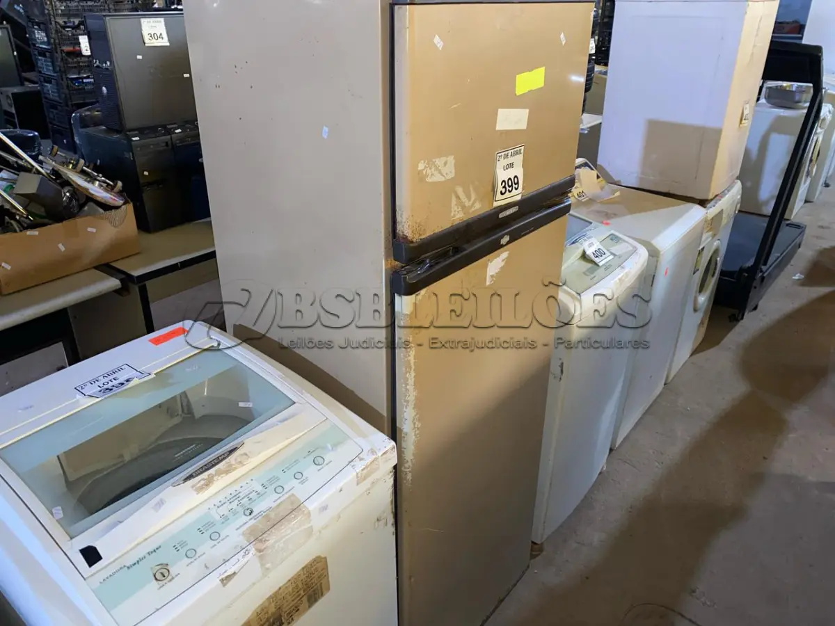 LOTE 399 - 01 GELADEIRA BRASTEMP 220V. (NO ESTADO) ATENÇÃO! FAZER A VISITAÇÃO ANTES DE ARREMATAR, NÃO SABEMOS SE FUNCIONA. LEILÃO NÃO TEM GARANTIA E NEM DEVOLUÇÃO, SUJEITO A POSSÍVEIS AVARIAS VISÍVEIS/OCULTAS E/OU AUSÊNCIA DE COMPONENTES.