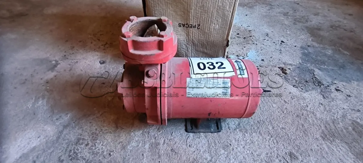 LOTE 032 - 01 BOMBA D’ÁGUA.  (NO ESTADO) ATENÇÃO! FAZER A VISITAÇÃO ANTES DE ARREMATAR, NÃO SABEMOS SE FUNCIONA. LEILÃO NÃO TEM GARANTIA E NEM DEVOLUÇÃO, SUJEITO A POSSÍVEIS AVARIAS VISÍVEIS/OCULTAS E/OU AUSÊNCIA DE COMPONENTES.