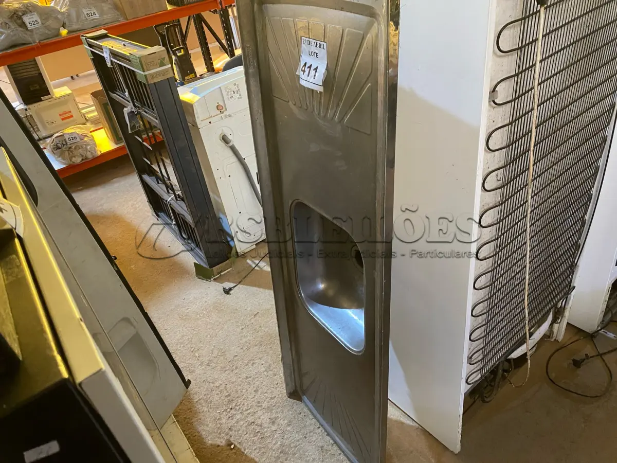 LOTE 411 - 01 PIA EM INOX 1,50CM X 0,53CM COM TORNEIRA. (NO ESTADO) ATENÇÃO! FAZER A VISITAÇÃO ANTES DE ARREMATAR, NÃO SABEMOS SE FUNCIONA. LEILÃO NÃO TEM GARANTIA E NEM DEVOLUÇÃO, SUJEITO A POSSÍVEIS AVARIAS VISÍVEIS/OCULTAS E/OU AUSÊNCIA DE COMPONENTES.