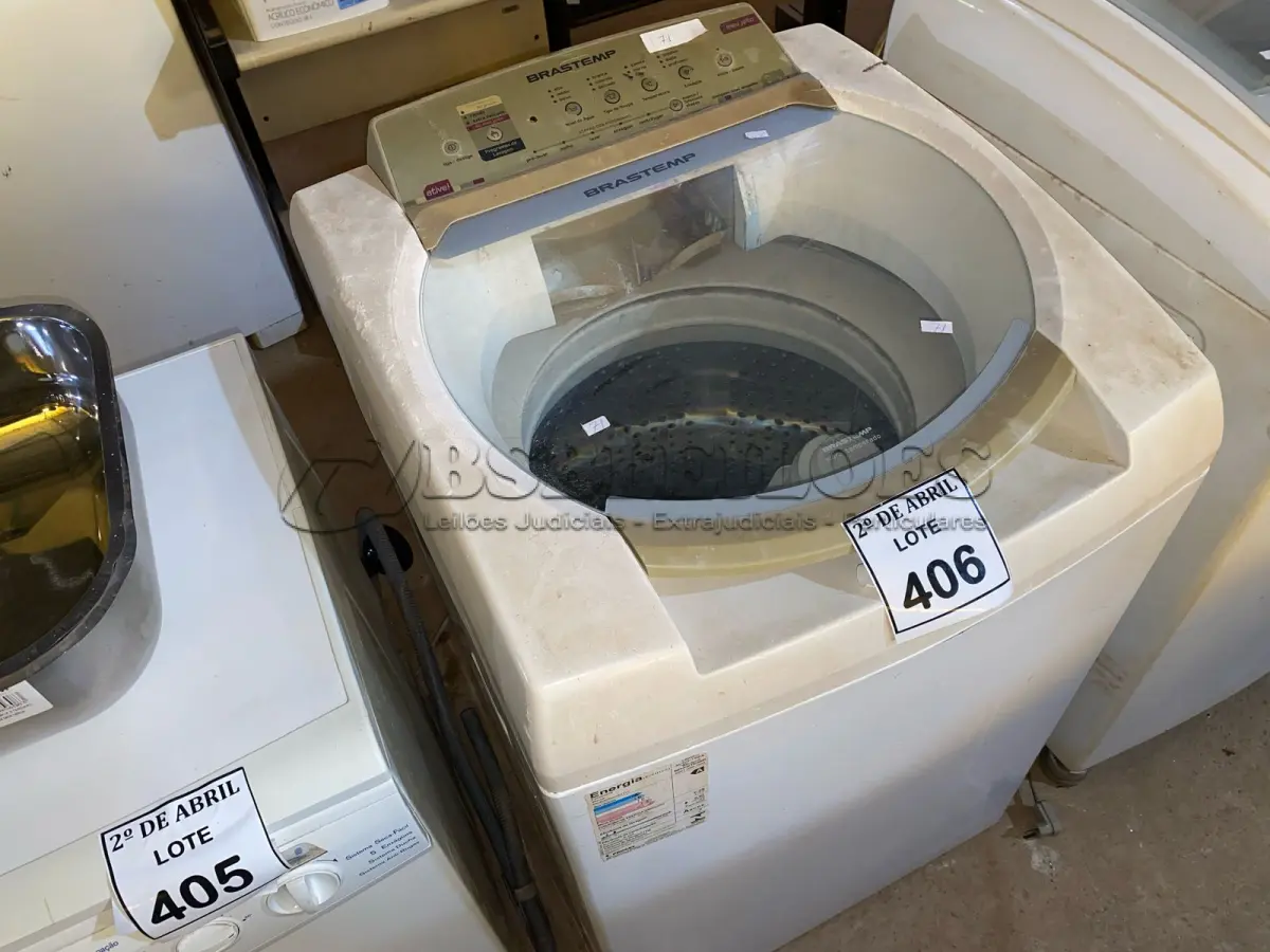 LOTE 406 - 01 MÁQUINA DE LAVAR ROUPAS BRASTEMP 9KG 200VOLTS. (NO ESTADO) ATENÇÃO! FAZER A VISITAÇÃO ANTES DE ARREMATAR, NÃO SABEMOS SE FUNCIONA. LEILÃO NÃO TEM GARANTIA E NEM DEVOLUÇÃO, SUJEITO A POSSÍVEIS AVARIAS VISÍVEIS/OCULTAS E/OU AUSÊNCIA DE COMPONENTES.