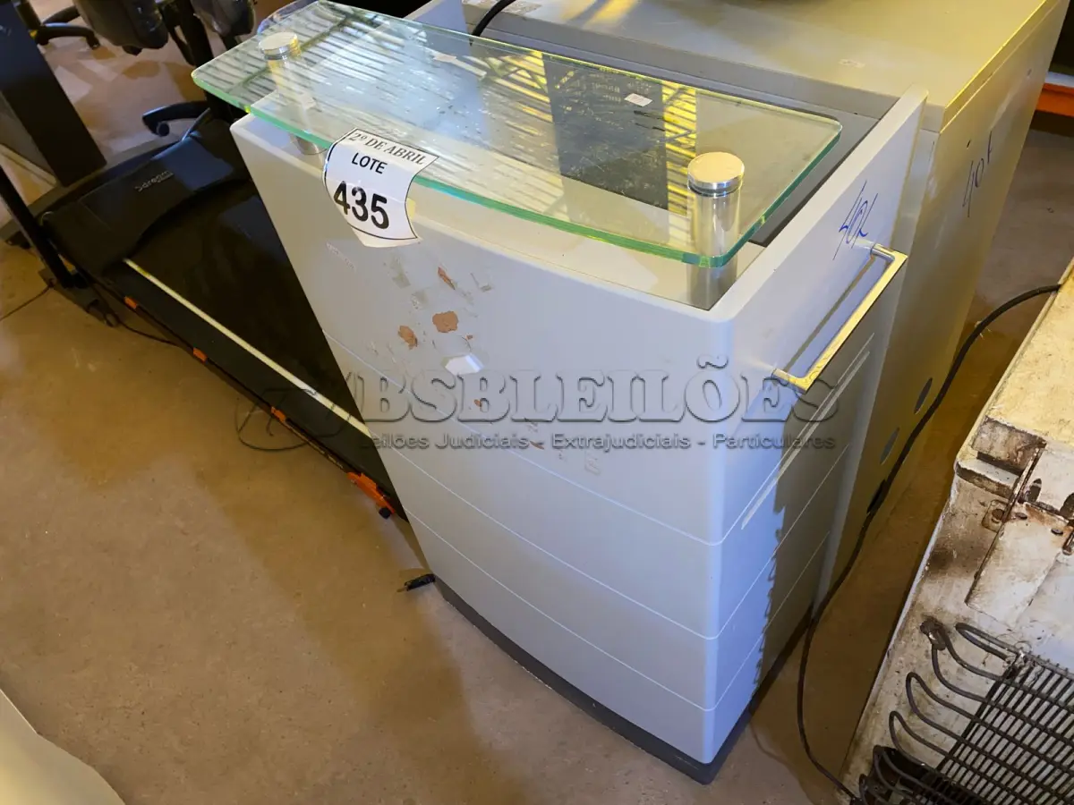 LOTE 435 - 01 BALCÃO PARA CAIXA. (NO ESTADO) ATENÇÃO! FAZER A VISITAÇÃO ANTES DE ARREMATAR, NÃO SABEMOS SE FUNCIONA. LEILÃO NÃO TEM GARANTIA E NEM DEVOLUÇÃO, SUJEITO A POSSÍVEIS AVARIAS VISÍVEIS/OCULTAS E/OU AUSÊNCIA DE COMPONENTES.