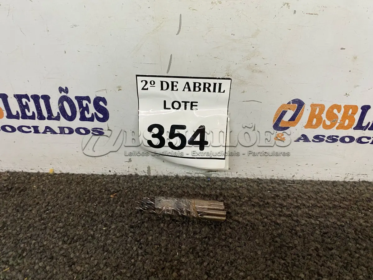 LOTE 354 - 11 BROCAS DIVERSAS PARA MADEIRA. (NO ESTADO) ATENÇÃO! FAZER A VISITAÇÃO ANTES DE ARREMATAR, NÃO SABEMOS SE FUNCIONA. LEILÃO NÃO TEM GARANTIA E NEM DEVOLUÇÃO, SUJEITO A POSSÍVEIS AVARIAS VISÍVEIS/OCULTAS E/OU AUSÊNCIA DE COMPONENTES.