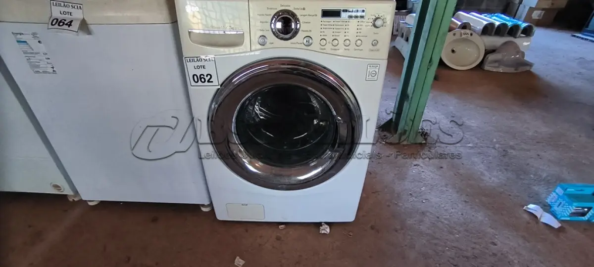 LOTE 062 - 01 MÁQUINA DE LAVAR ROUPAS LG 07 KG 220VOLTS.  (NO ESTADO) ATENÇÃO! FAZER A VISITAÇÃO ANTES DE ARREMATAR, NÃO SABEMOS SE FUNCIONA. LEILÃO NÃO TEM GARANTIA E NEM DEVOLUÇÃO, SUJEITO A POSSÍVEIS AVARIAS VISÍVEIS/OCULTAS E/OU AUSÊNCIA DE COMPONENTES.