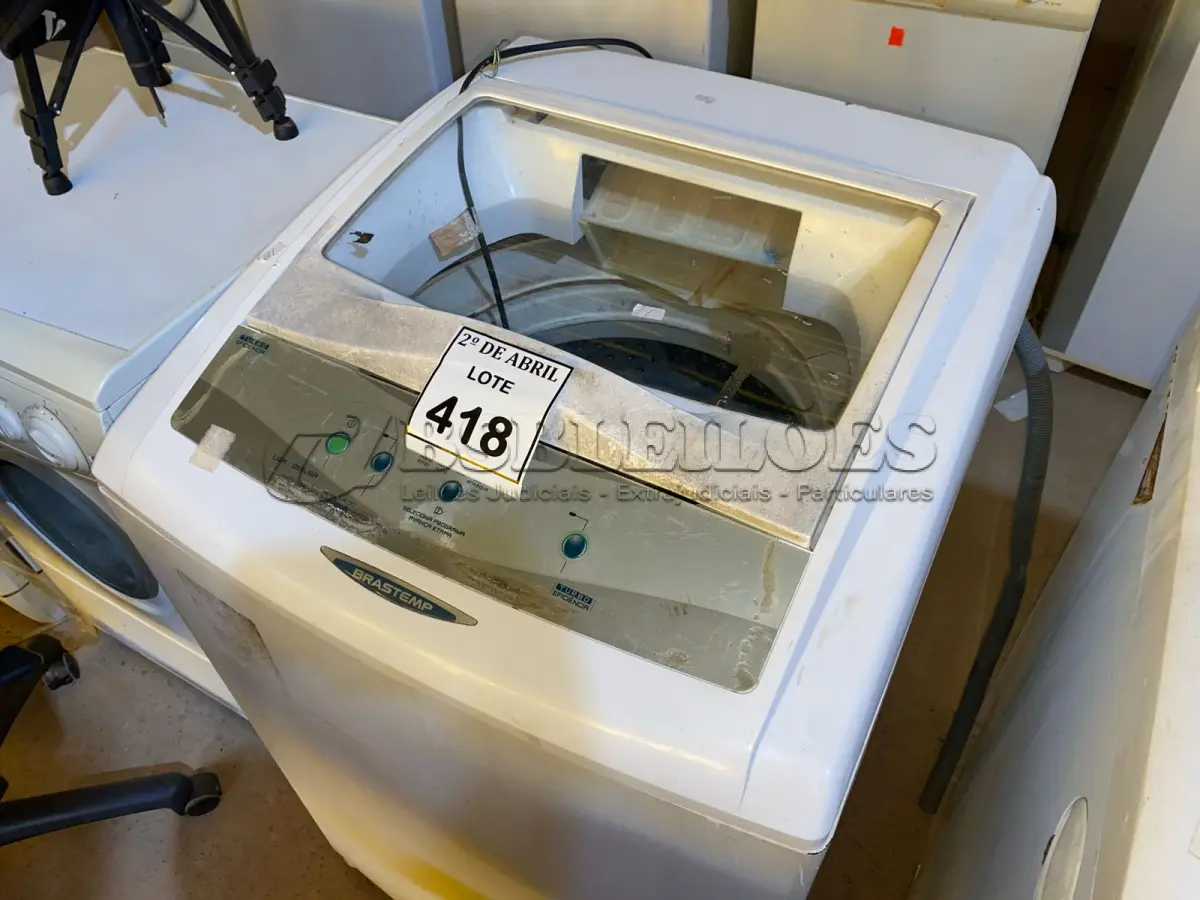 LOTE 418 - 01 MÁQUINA DE LAVAR ROUPAS BRASTEMP. (NO ESTADO) ATENÇÃO! FAZER A VISITAÇÃO ANTES DE ARREMATAR, NÃO SABEMOS SE FUNCIONA. LEILÃO NÃO TEM GARANTIA E NEM DEVOLUÇÃO, SUJEITO A POSSÍVEIS AVARIAS VISÍVEIS/OCULTAS E/OU AUSÊNCIA DE COMPONENTES.