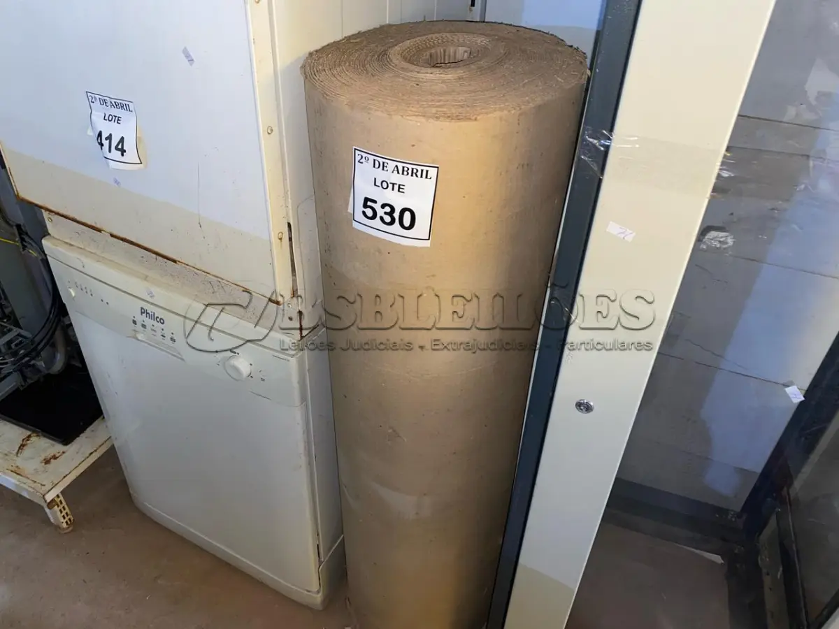 LOTE 530 - 01 BOBINA DE PAPELÃO. (NO ESTADO) ATENÇÃO! FAZER A VISITAÇÃO ANTES DE ARREMATAR, NÃO SABEMOS SE FUNCIONA. LEILÃO NÃO TEM GARANTIA E NEM DEVOLUÇÃO, SUJEITO A POSSÍVEIS AVARIAS VISÍVEIS/OCULTAS E/OU AUSÊNCIA DE COMPONENTES.