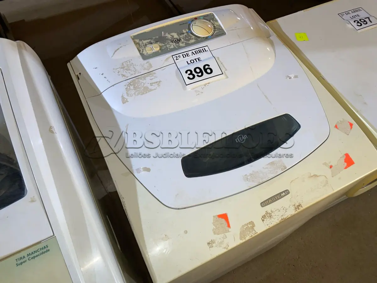 LOTE 396 - 01 MÁQUINA DE LAVAR ROUPAS BRASTEMP. (NO ESTADO) ATENÇÃO! FAZER A VISITAÇÃO ANTES DE ARREMATAR, NÃO SABEMOS SE FUNCIONA. LEILÃO NÃO TEM GARANTIA E NEM DEVOLUÇÃO, SUJEITO A POSSÍVEIS AVARIAS VISÍVEIS/OCULTAS E/OU AUSÊNCIA DE COMPONENTES.