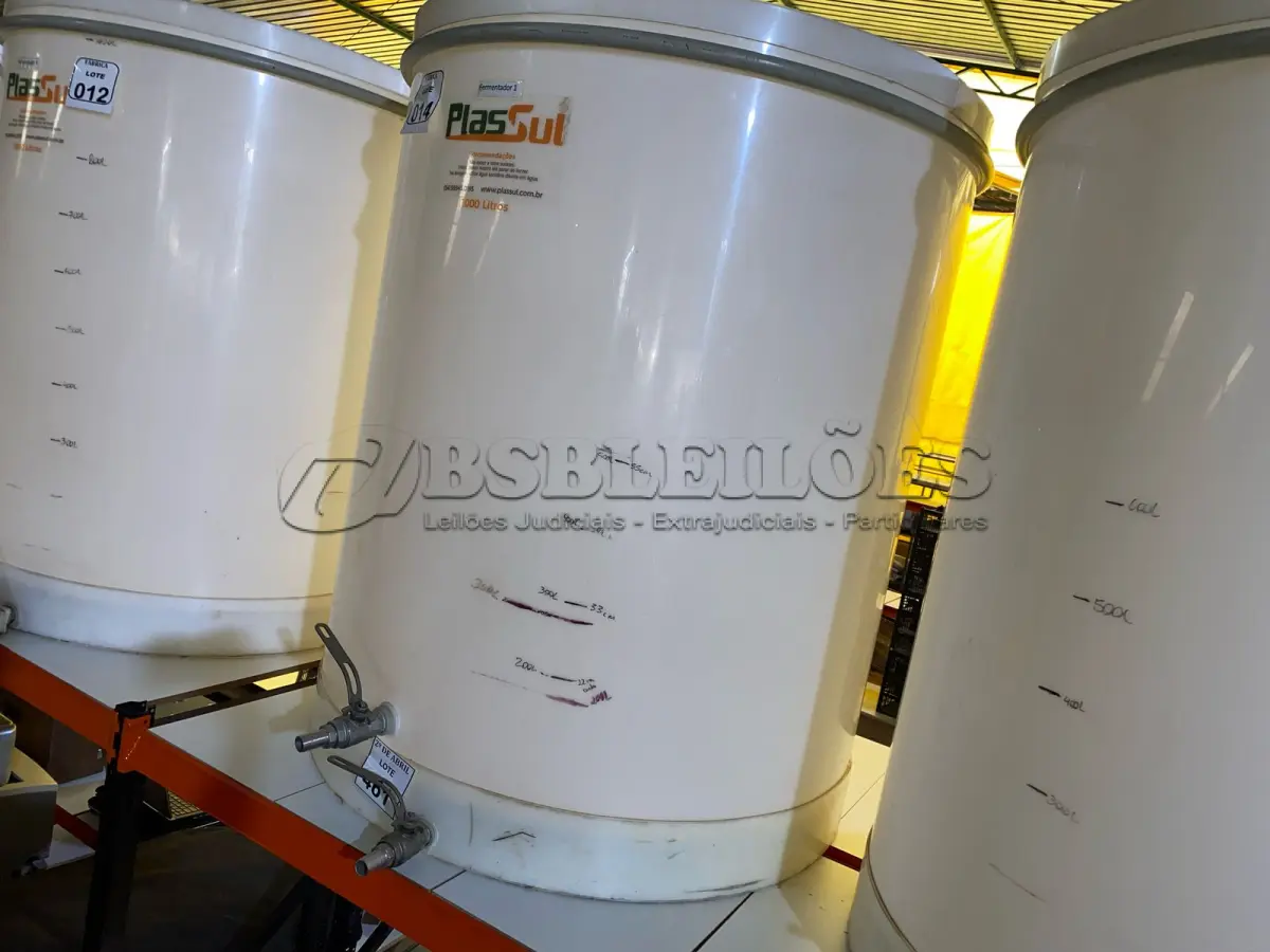 LOTE 461 - 01 FERMENTADORA DE 1.000 LITROS PP PLASUL COM TORNEIRA DE INOX. (NO ESTADO) ATENÇÃO! FAZER A VISITAÇÃO ANTES DE ARREMATAR, NÃO SABEMOS SE FUNCIONA. LEILÃO NÃO TEM GARANTIA E NEM DEVOLUÇÃO, SUJEITO A POSSÍVEIS AVARIAS VISÍVEIS/OCULTAS E/OU AUSÊNCIA DE COMPONENTES.