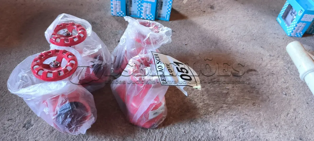 LOTE 051 - 04 VÁLVULAS ANGULAR PARA HIDRANTE (NO ESTADO) ATENÇÃO! FAZER A VISITAÇÃO ANTES DE ARREMATAR, NÃO SABEMOS SE FUNCIONA. LEILÃO NÃO TEM GARANTIA E NEM DEVOLUÇÃO, SUJEITO A POSSÍVEIS AVARIAS VISÍVEIS/OCULTAS E/OU AUSÊNCIA DE COMPONENTES.