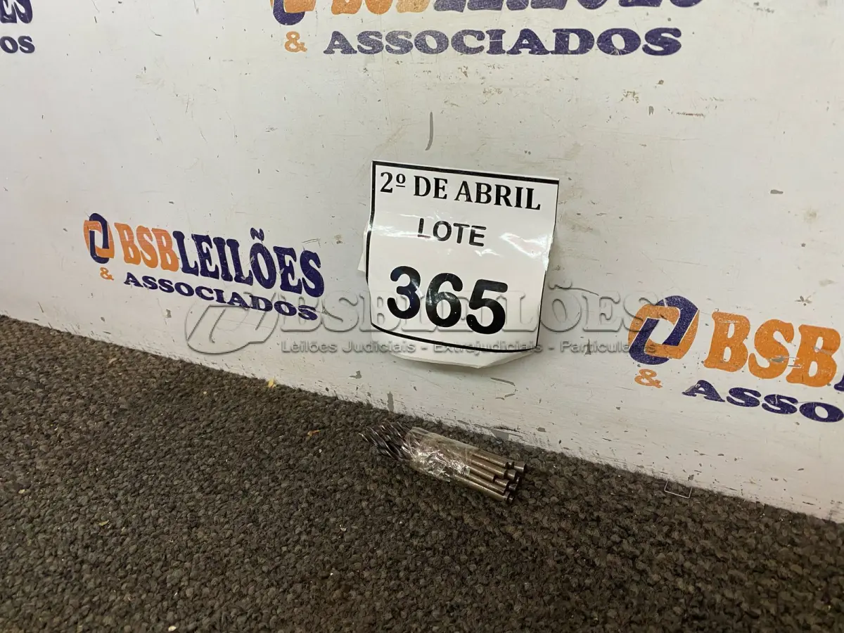 LOTE 365 - 12 BROCAS DIVERSAS PARA MADEIRA. (NO ESTADO) ATENÇÃO! FAZER A VISITAÇÃO ANTES DE ARREMATAR, NÃO SABEMOS SE FUNCIONA. LEILÃO NÃO TEM GARANTIA E NEM DEVOLUÇÃO, SUJEITO A POSSÍVEIS AVARIAS VISÍVEIS/OCULTAS E/OU AUSÊNCIA DE COMPONENTES.