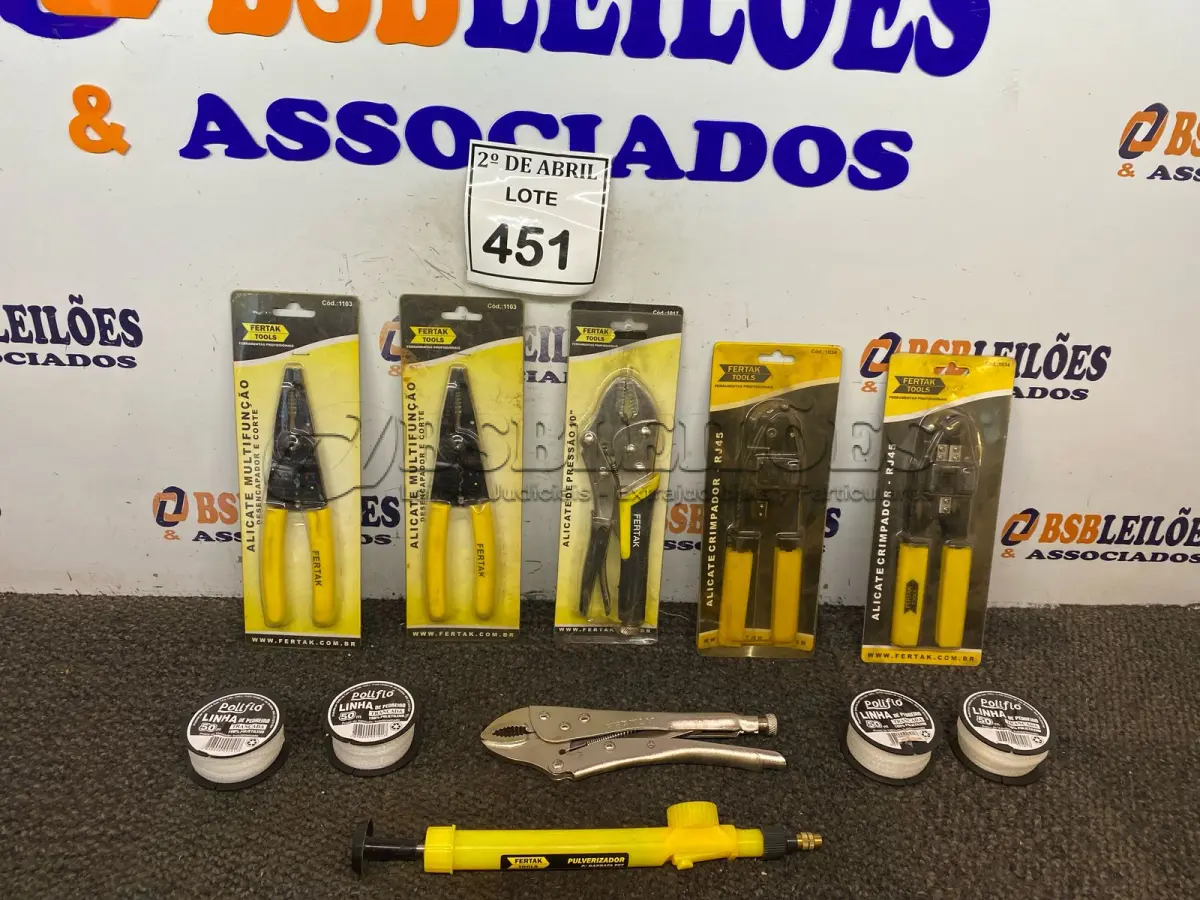 LOTE 451 - 01 LOTE COM ALICATE CRIMPA DOR, ALICATE MULTIUSO, ALICATE DE PRESSÃO, LINHAS PARA PEDREIRO. (NO ESTADO) ATENÇÃO! FAZER A VISITAÇÃO ANTES DE ARREMATAR, NÃO SABEMOS SE FUNCIONA. LEILÃO NÃO TEM GARANTIA E NEM DEVOLUÇÃO, SUJEITO A POSSÍVEIS AVARIAS VISÍVEIS/OCULTAS E/OU AUSÊNCIA DE COMPONENTES.
