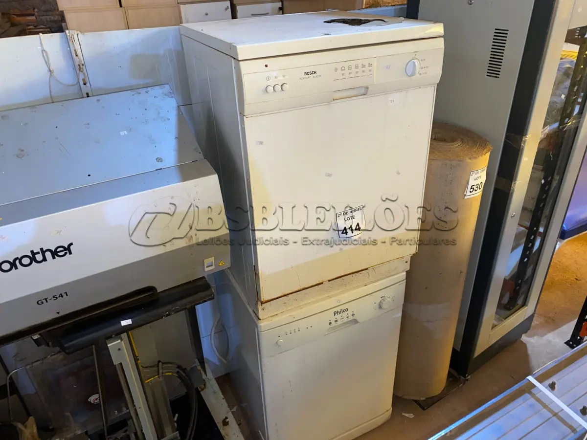 LOTE 414 - 01 LAVA LOUCAS BOSCH E 01 LAVA LOUCA PHILCO. (NO ESTADO) ATENÇÃO! FAZER A VISITAÇÃO ANTES DE ARREMATAR, NÃO SABEMOS SE FUNCIONA. LEILÃO NÃO TEM GARANTIA E NEM DEVOLUÇÃO, SUJEITO A POSSÍVEIS AVARIAS VISÍVEIS/OCULTAS E/OU AUSÊNCIA DE COMPONENTES.