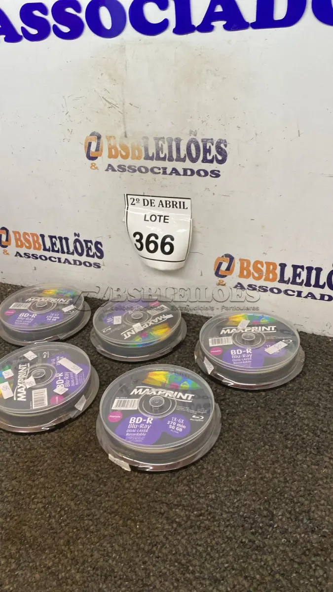 LOTE 366 - 01 LOTE C/APROXIMADAMENTE 100 MÍDIAS BLURAY. (NO ESTADO) ATENÇÃO! FAZER A VISITAÇÃO ANTES DE ARREMATAR, NÃO SABEMOS SE FUNCIONA. LEILÃO NÃO TEM GARANTIA E NEM DEVOLUÇÃO, SUJEITO A POSSÍVEIS AVARIAS VISÍVEIS/OCULTAS E/OU AUSÊNCIA DE COMPONENTES.