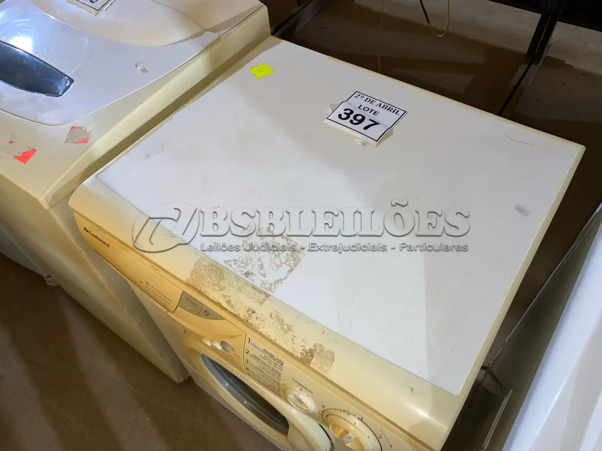 LOTE 397 - 01 MÁQUINA DE LAVAR ROUPAS CONTINENTAL. (NO ESTADO) ATENÇÃO! FAZER A VISITAÇÃO ANTES DE ARREMATAR, NÃO SABEMOS SE FUNCIONA. LEILÃO NÃO TEM GARANTIA E NEM DEVOLUÇÃO, SUJEITO A POSSÍVEIS AVARIAS VISÍVEIS/OCULTAS E/OU AUSÊNCIA DE COMPONENTES.