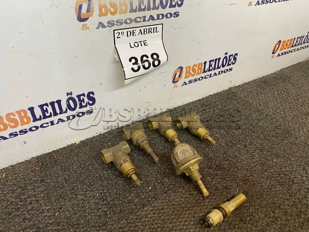 LOTE 368 - 05 REGISTROS PARA BANHEIRO DIVERSOS. (NO ESTADO) ATENÇÃO! FAZER A VISITAÇÃO ANTES DE ARREMATAR, NÃO SABEMOS SE FUNCIONA. LEILÃO NÃO TEM GARANTIA E NEM DEVOLUÇÃO, SUJEITO A POSSÍVEIS AVARIAS VISÍVEIS/OCULTAS E/OU AUSÊNCIA DE COMPONENTES.