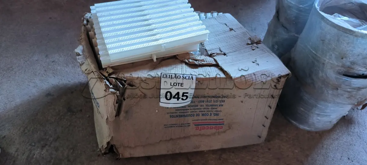 LOTE 045 - 01 LOTE COM GRELHAS EM PLÁSTICO.  (NO ESTADO) ATENÇÃO! FAZER A VISITAÇÃO ANTES DE ARREMATAR, NÃO SABEMOS SE FUNCIONA. LEILÃO NÃO TEM GARANTIA E NEM DEVOLUÇÃO, SUJEITO A POSSÍVEIS AVARIAS VISÍVEIS/OCULTAS E/OU AUSÊNCIA DE COMPONENTES.