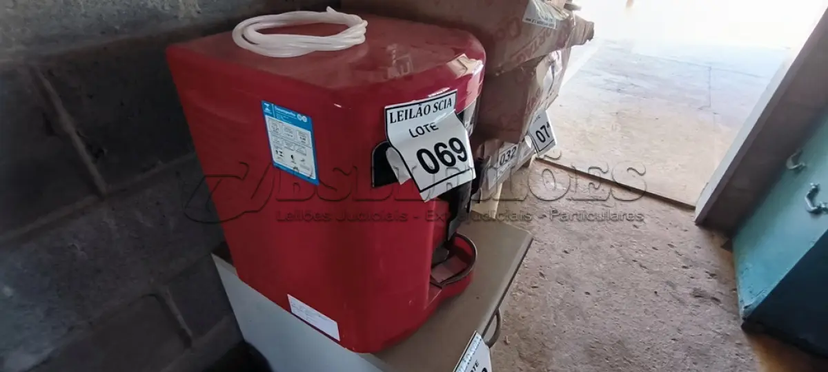 LOTE 069 - 01 BEBEDOURO DE BANCADA IBBL 220VOLTS.   (NO ESTADO) ATENÇÃO! FAZER A VISITAÇÃO ANTES DE ARREMATAR, NÃO SABEMOS SE FUNCIONA. LEILÃO NÃO TEM GARANTIA E NEM DEVOLUÇÃO, SUJEITO A POSSÍVEIS AVARIAS VISÍVEIS/OCULTAS E/OU AUSÊNCIA DE COMPONENTES.