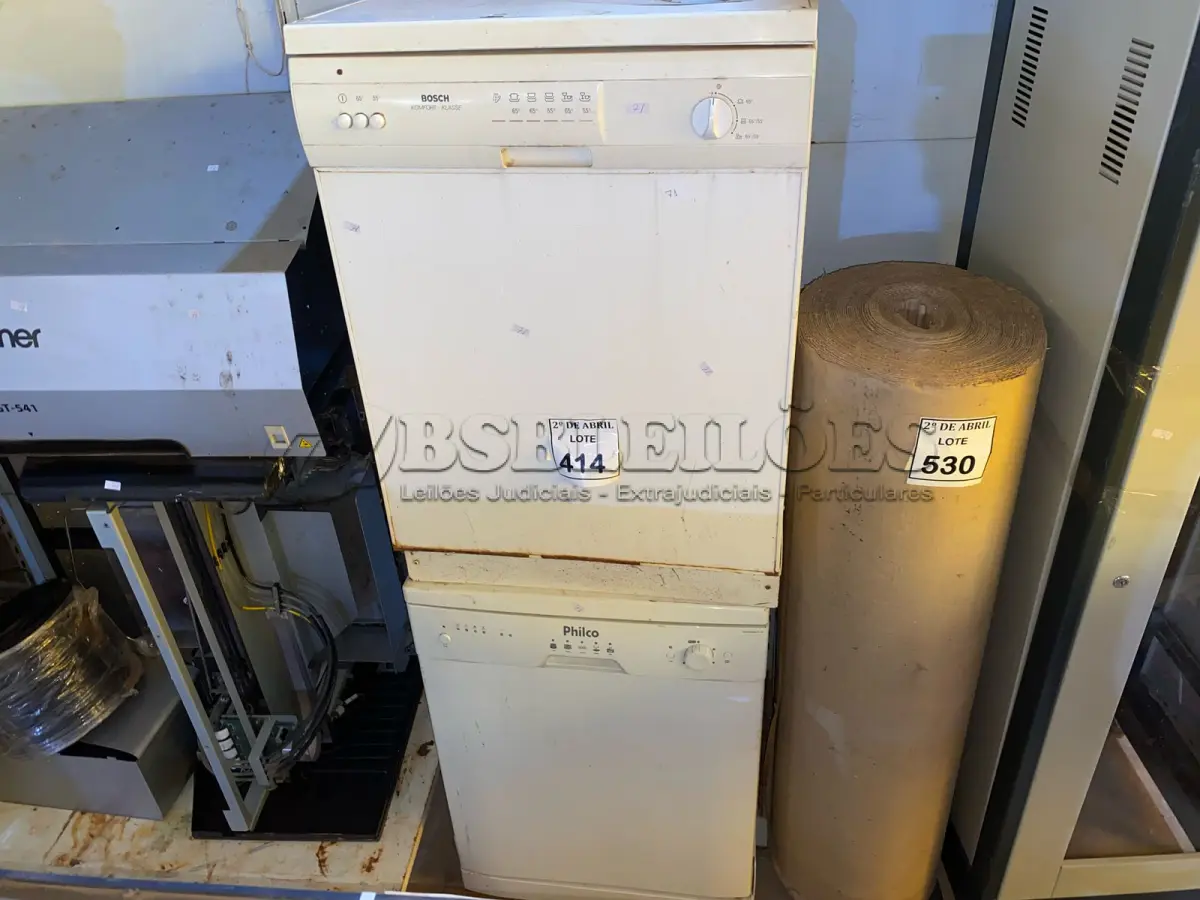 LOTE 414 - 01 LAVA LOUCAS BOSCH E 01 LAVA LOUCA PHILCO. (NO ESTADO) ATENÇÃO! FAZER A VISITAÇÃO ANTES DE ARREMATAR, NÃO SABEMOS SE FUNCIONA. LEILÃO NÃO TEM GARANTIA E NEM DEVOLUÇÃO, SUJEITO A POSSÍVEIS AVARIAS VISÍVEIS/OCULTAS E/OU AUSÊNCIA DE COMPONENTES.