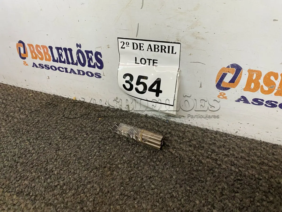 LOTE 354 - 11 BROCAS DIVERSAS PARA MADEIRA. (NO ESTADO) ATENÇÃO! FAZER A VISITAÇÃO ANTES DE ARREMATAR, NÃO SABEMOS SE FUNCIONA. LEILÃO NÃO TEM GARANTIA E NEM DEVOLUÇÃO, SUJEITO A POSSÍVEIS AVARIAS VISÍVEIS/OCULTAS E/OU AUSÊNCIA DE COMPONENTES.