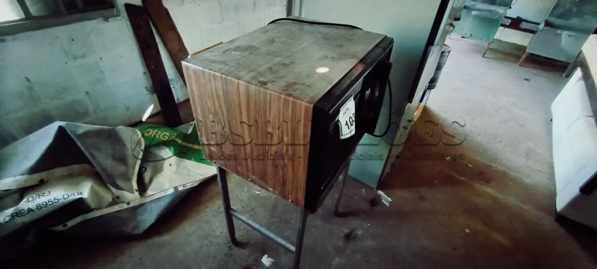 LOTE 103 - 01 FORNO MICRO-ONDAS SANYO. (NO ESTADO) ATENÇÃO! FAZER A VISITAÇÃO ANTES DE ARREMATAR, NÃO SABEMOS SE FUNCIONA. LEILÃO NÃO TEM GARANTIA E NEM DEVOLUÇÃO, SUJEITO A POSSÍVEIS AVARIAS VISÍVEIS/OCULTAS E/OU AUSÊNCIA DE COMPONENTES.