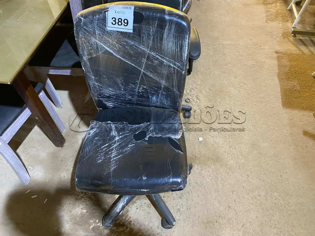 LOTE 389 - 01 CADEIRA PARA ESCRITÓRIO. (NO ESTADO) ATENÇÃO! FAZER A VISITAÇÃO ANTES DE ARREMATAR, NÃO SABEMOS SE FUNCIONA. LEILÃO NÃO TEM GARANTIA E NEM DEVOLUÇÃO, SUJEITO A POSSÍVEIS AVARIAS VISÍVEIS/OCULTAS E/OU AUSÊNCIA DE COMPONENTES.
