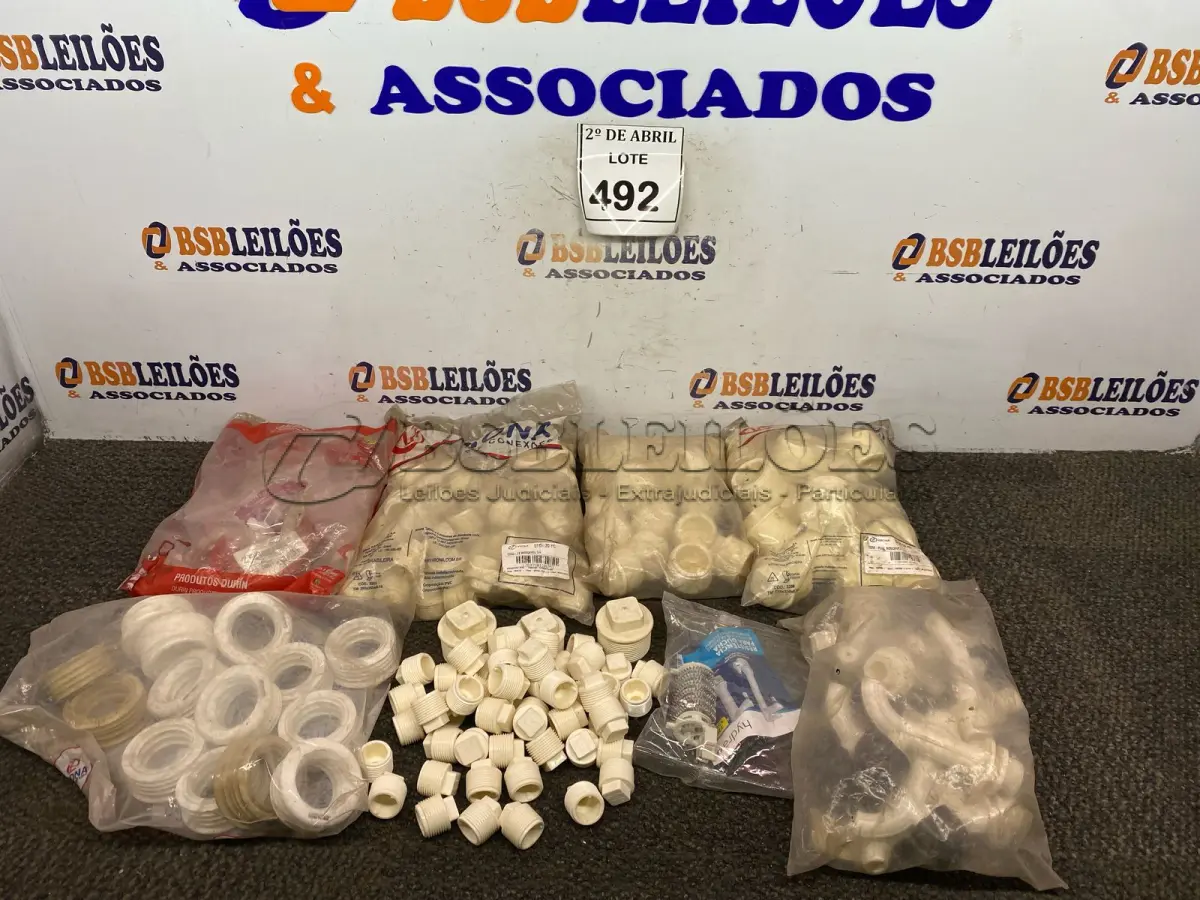 LOTE 492 - 01 LOTE COM TORNEIRAS PLÁSTICAS E TAMPÕES. (NO ESTADO) ATENÇÃO! FAZER A VISITAÇÃO ANTES DE ARREMATAR, NÃO SABEMOS SE FUNCIONA. LEILÃO NÃO TEM GARANTIA E NEM DEVOLUÇÃO, SUJEITO A POSSÍVEIS AVARIAS VISÍVEIS/OCULTAS E/OU AUSÊNCIA DE COMPONENTES.