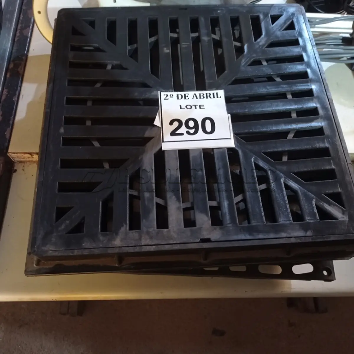 LOTE 290 - 05 TAMPAS PARA RALOS. (NO ESTADO) ATENÇÃO! FAZER A VISITAÇÃO ANTES DE ARREMATAR, NÃO SABEMOS SE FUNCIONA. LEILÃO NÃO TEM GARANTIA E NEM DEVOLUÇÃO, SUJEITO A POSSÍVEIS AVARIAS VISÍVEIS/OCULTAS E/OU AUSÊNCIA DE COMPONENTES.