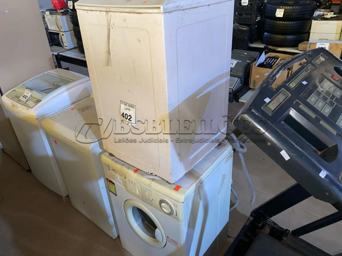 LOTE 402 - 01 MÁQUINA DE LAVAR MARCA BRASTEMP 220V. (NO ESTADO) ATENÇÃO! FAZER A VISITAÇÃO ANTES DE ARREMATAR, NÃO SABEMOS SE FUNCIONA. LEILÃO NÃO TEM GARANTIA E NEM DEVOLUÇÃO, SUJEITO A POSSÍVEIS AVARIAS VISÍVEIS/OCULTAS E/OU AUSÊNCIA DE COMPONENTES.