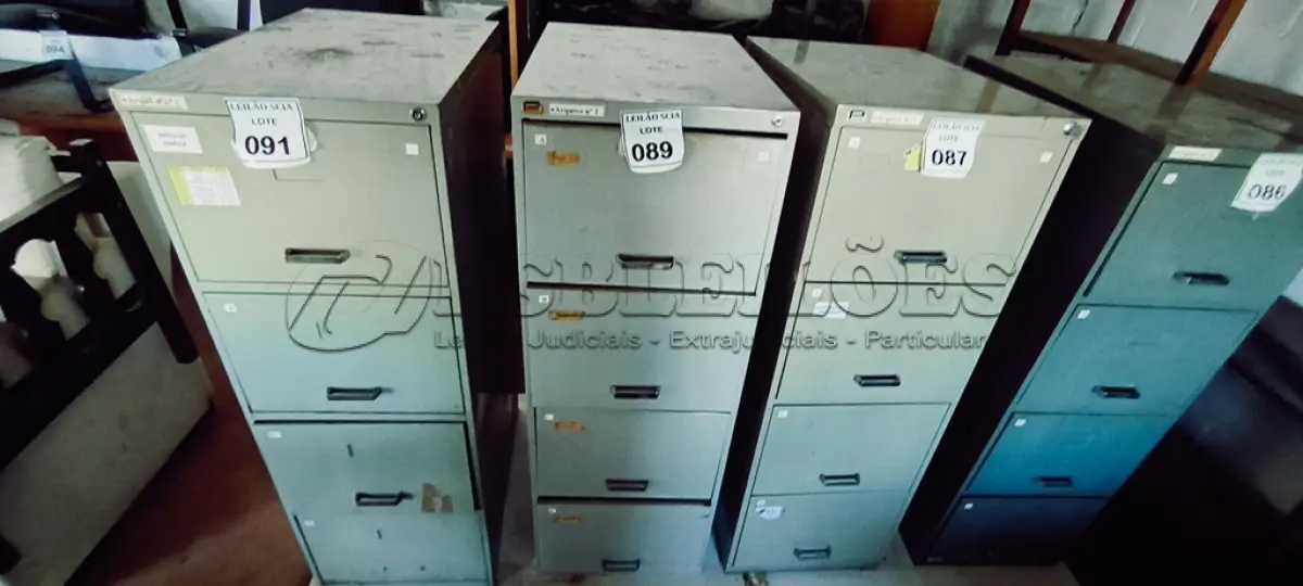 LOTE 089 - 01 ARQUIVO DE AÇO.  (NO ESTADO) ATENÇÃO! FAZER A VISITAÇÃO ANTES DE ARREMATAR, NÃO SABEMOS SE FUNCIONA. LEILÃO NÃO TEM GARANTIA E NEM DEVOLUÇÃO, SUJEITO A POSSÍVEIS AVARIAS VISÍVEIS/OCULTAS E/OU AUSÊNCIA DE COMPONENTES.