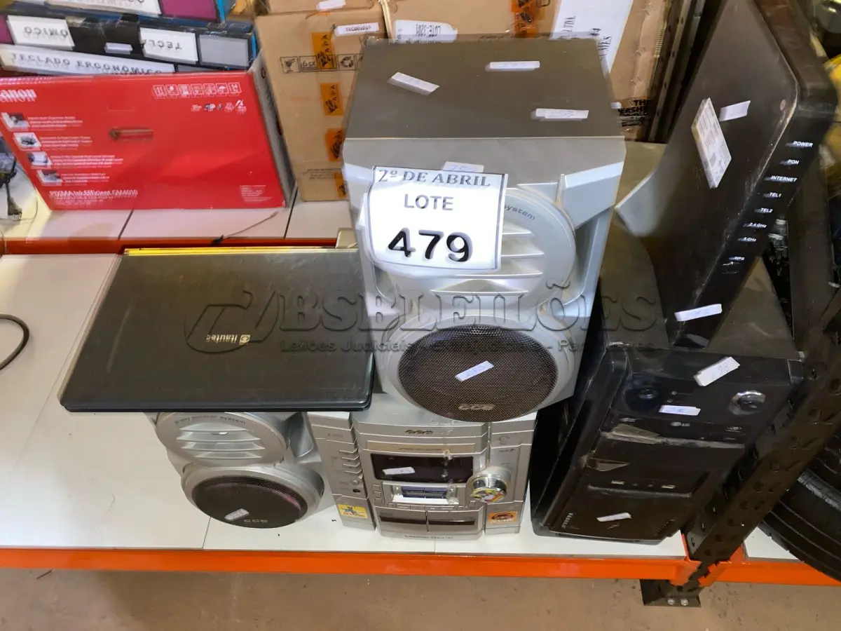 LOTE 479 - 01 LOTE COM CPU, 01 NOTEBOOK E 01 SOM COM CAIXAS. (NO ESTADO) ATENÇÃO! FAZER A VISITAÇÃO ANTES DE ARREMATAR, NÃO SABEMOS SE FUNCIONA. LEILÃO NÃO TEM GARANTIA E NEM DEVOLUÇÃO, SUJEITO A POSSÍVEIS AVARIAS VISÍVEIS/OCULTAS E/OU AUSÊNCIA DE COMPONENTES.