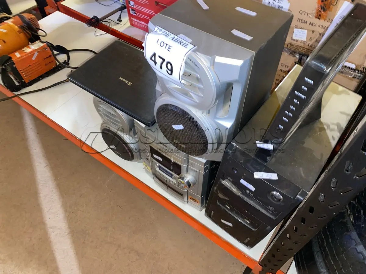 LOTE 479 - 01 LOTE COM CPU, 01 NOTEBOOK E 01 SOM COM CAIXAS. (NO ESTADO) ATENÇÃO! FAZER A VISITAÇÃO ANTES DE ARREMATAR, NÃO SABEMOS SE FUNCIONA. LEILÃO NÃO TEM GARANTIA E NEM DEVOLUÇÃO, SUJEITO A POSSÍVEIS AVARIAS VISÍVEIS/OCULTAS E/OU AUSÊNCIA DE COMPONENTES.