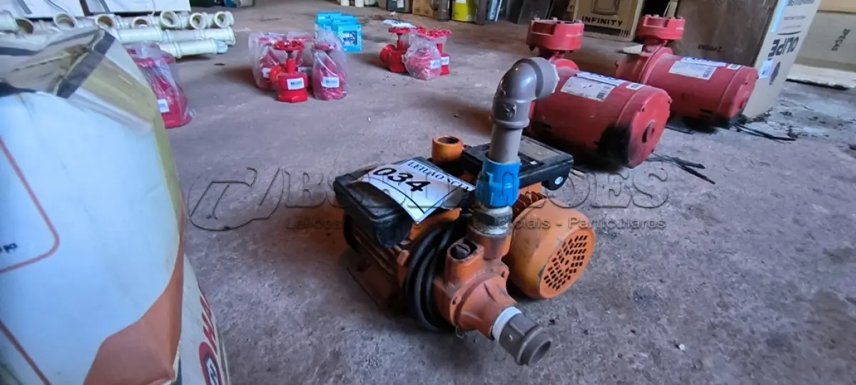 LOTE 034 - 02 BOMBAS D’ÁGUA.  (NO ESTADO) ATENÇÃO! FAZER A VISITAÇÃO ANTES DE ARREMATAR, NÃO SABEMOS SE FUNCIONA. LEILÃO NÃO TEM GARANTIA E NEM DEVOLUÇÃO, SUJEITO A POSSÍVEIS AVARIAS VISÍVEIS/OCULTAS E/OU AUSÊNCIA DE COMPONENTES.