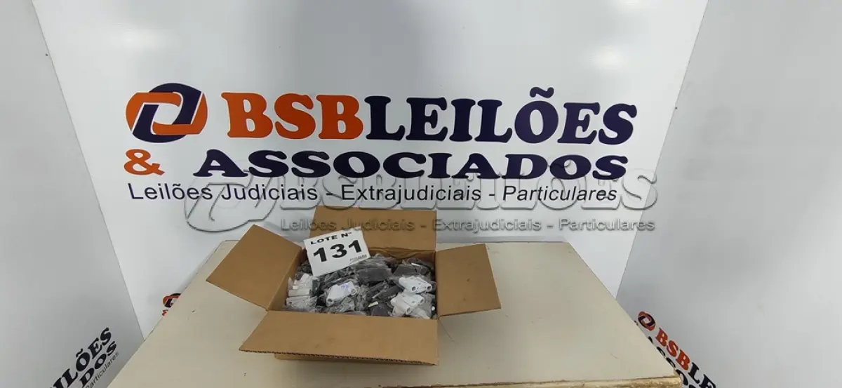 LOTE 131 - 01 LOTE C/ ACESSÓRIOS PARA ESQUADRIAS DE ALUMÍNIO (NO ESTADO, NÃO SABEMOS SE FUNCIONA. LEILÃO NÃO TEM GARANTIA E NEM DEVOLUÇÃO, SUJEITO A POSSÍVEIS AVARIAS VISÍVEIS/OCULTAS E/OU AUSÊNCIA DE COMPONENTES)