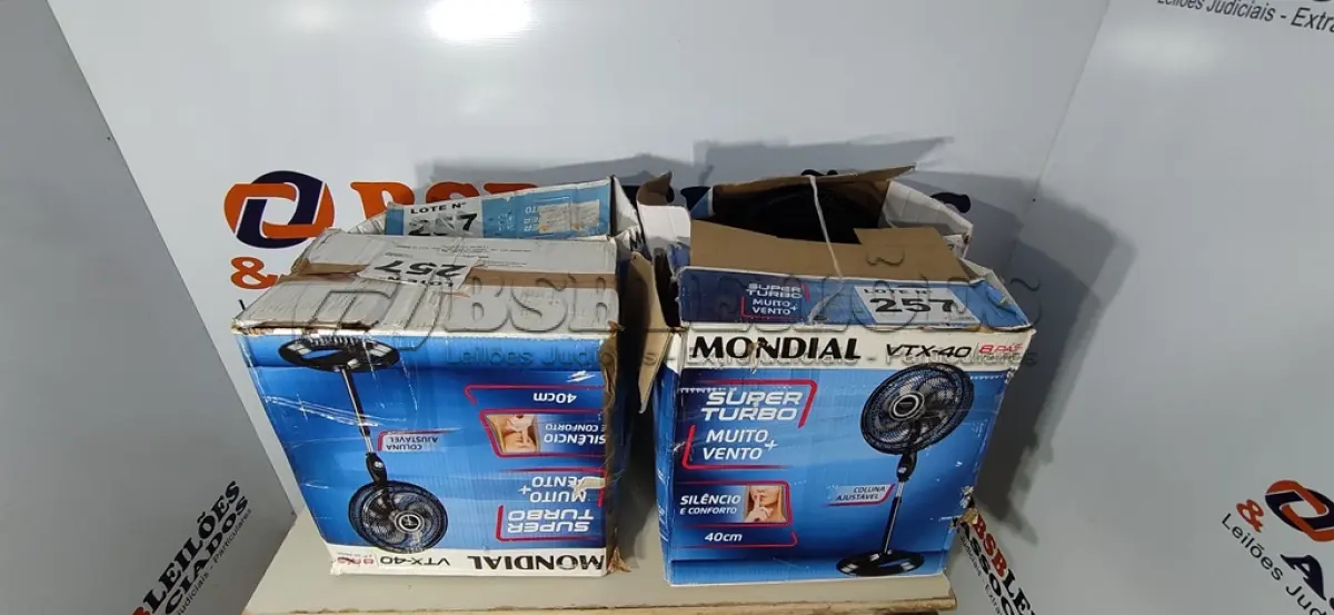 LOTE 257 - 04 - VENTILADORES DIVERSOS 110V (NO ESTADO, NÃO SABEMOS SE FUNCIONA. LEILÃO NÃO TEM GARANTIA E NEM DEVOLUÇÃO, SUJEITO A POSSÍVEIS AVARIAS VISÍVEIS/OCULTAS E/OU AUSÊNCIA DE COMPONENTES)