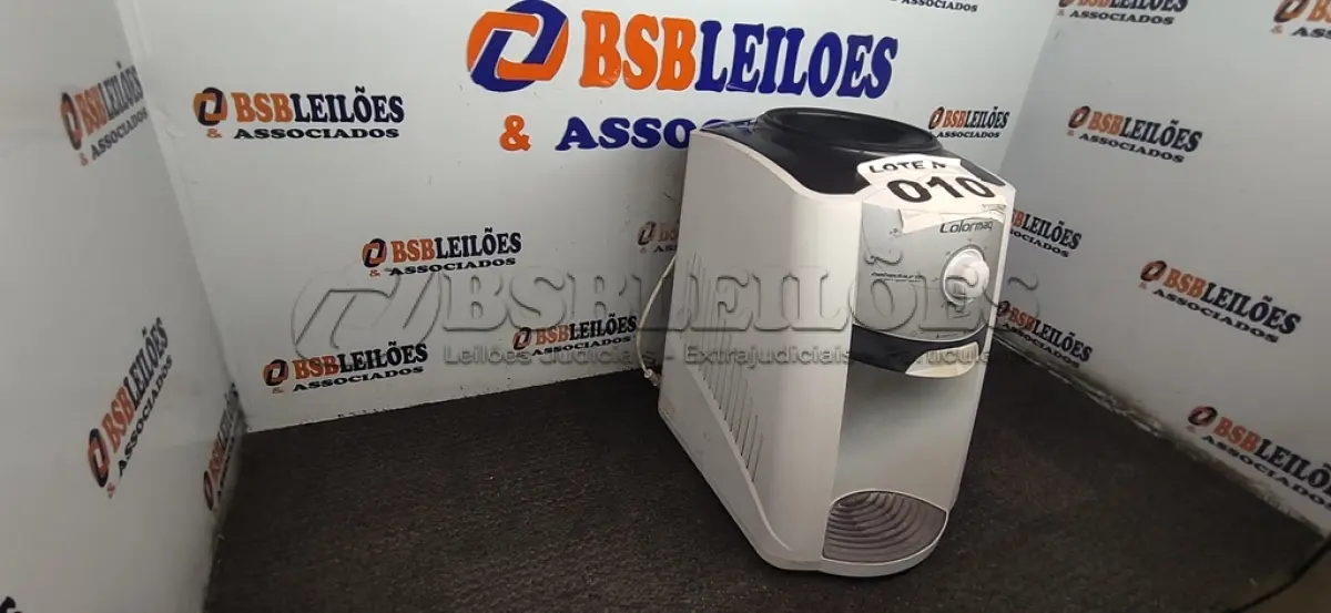 LOTE 010 - 01 - BEBEDOURO COM COMPRESSOR COLORMAQ 220VOLTS (NO ESTADO, NÃO SABEMOS SE FUNCIONA. LEILÃO NÃO TEM GARANTIA E NEM DEVOLUÇÃO, SUJEITO A POSSÍVEIS AVARIAS VISÍVEIS/OCULTAS E/OU AUSÊNCIA DE COMPONENTES)