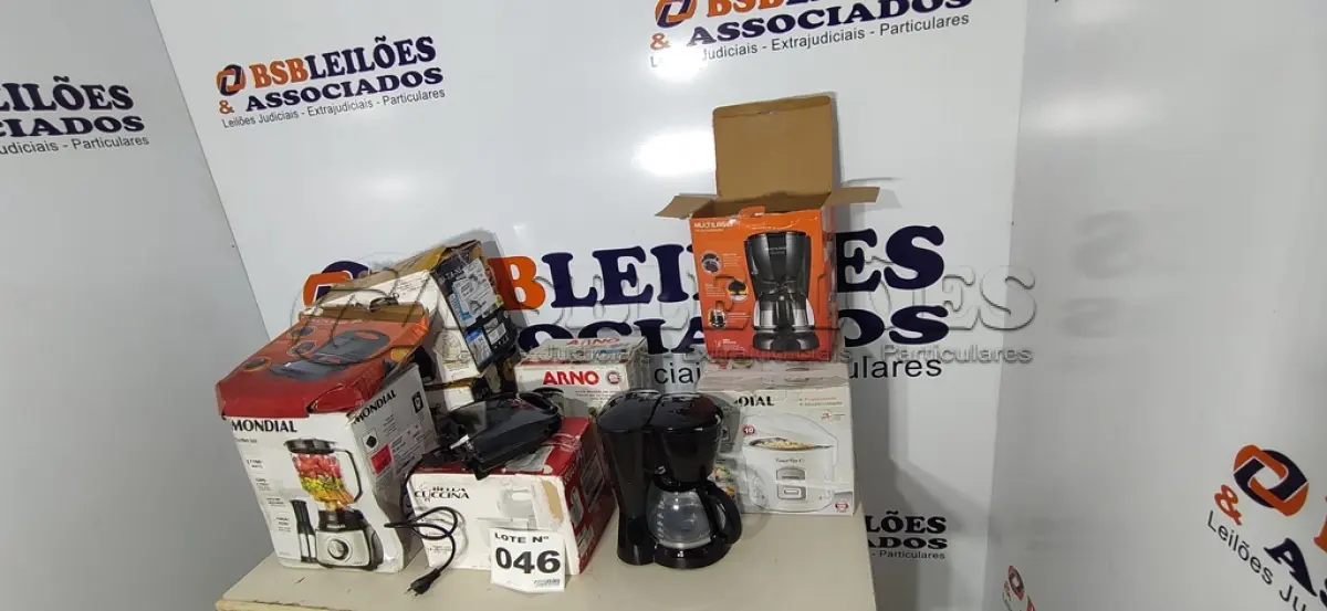 LOTE 046 - 08 – ELETRODOMÉSTICOS 110V DIVERSOS (NO ESTADO, NÃO SABEMOS SE FUNCIONA. LEILÃO NÃO TEM GARANTIA E NEM DEVOLUÇÃO, SUJEITO A POSSÍVEIS AVARIAS VISÍVEIS/OCULTAS E/OU AUSÊNCIA DE COMPONENTES)