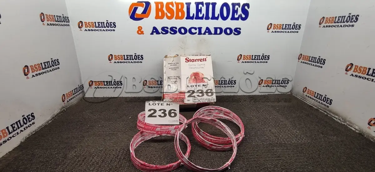 LOTE 236 - 05 - LÂMINAS DE SERRA FITA P/ CARNE AÇOUGUE STARRETT (NO ESTADO, NÃO SABEMOS SE FUNCIONA. LEILÃO NÃO TEM GARANTIA E NEM DEVOLUÇÃO, SUJEITO A POSSÍVEIS AVARIAS VISÍVEIS/OCULTAS E/OU AUSÊNCIA DE COMPONENTES)