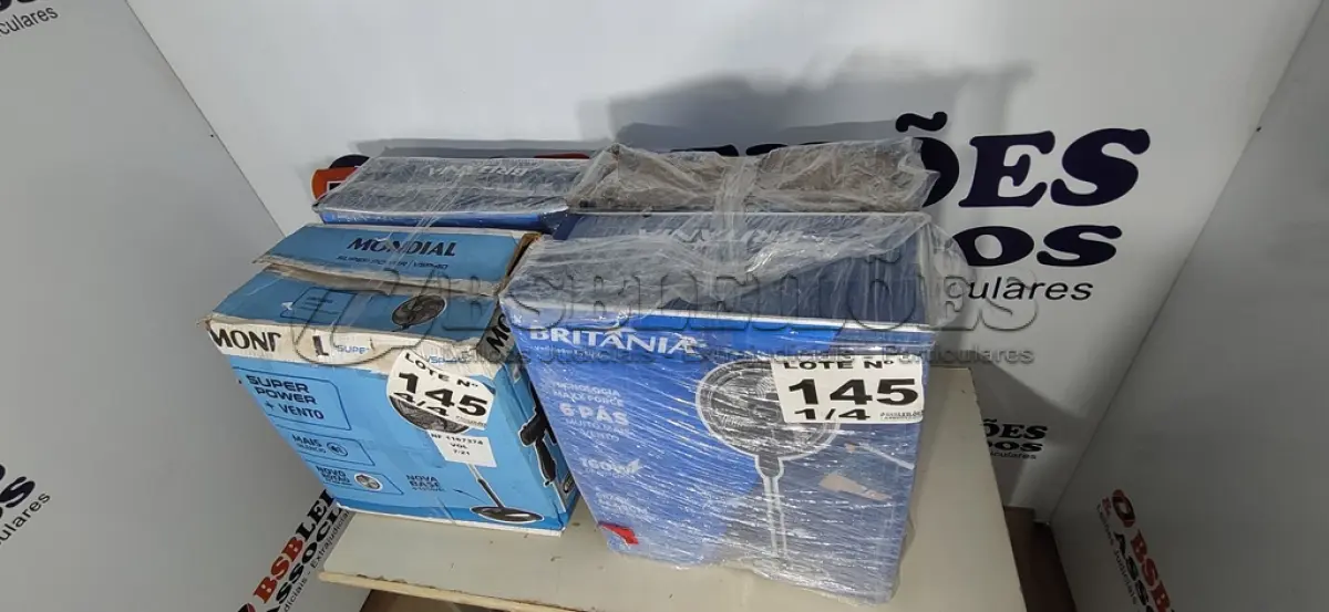 LOTE 145 - 04 - VENTILADORES DIVERSOS 110V (NO ESTADO, NÃO SABEMOS SE FUNCIONA. LEILÃO NÃO TEM GARANTIA E NEM DEVOLUÇÃO, SUJEITO A POSSÍVEIS AVARIAS VISÍVEIS/OCULTAS E/OU AUSÊNCIA DE COMPONENTES)