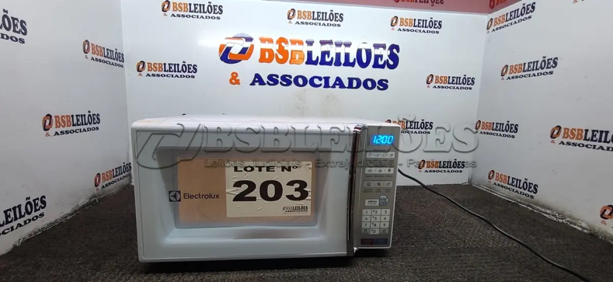 LOTE 203 - 01 - MICRO-ONDAS ELECTROLUX 27 LITROS MB37R - 220VOLTS (NO ESTADO, NÃO SABEMOS SE FUNCIONA. LEILÃO NÃO TEM GARANTIA E NEM DEVOLUÇÃO, SUJEITO A POSSÍVEIS AVARIAS VISÍVEIS/OCULTAS E/OU AUSÊNCIA DE COMPONENTES)
