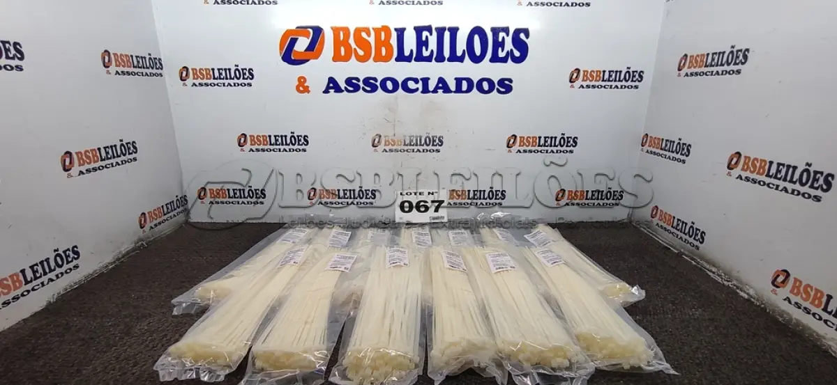LOTE 067 - 13 - PACOTES ABRAÇADEIRAS PLÁSTICAS 400X4,8 NATURAL CONEXEL 100 UNIDADES CADA (NO ESTADO, NÃO SABEMOS SE FUNCIONA. LEILÃO NÃO TEM GARANTIA E NEM DEVOLUÇÃO, SUJEITO A POSSÍVEIS AVARIAS VISÍVEIS/OCULTAS E/OU AUSÊNCIA DE COMPONENTES)