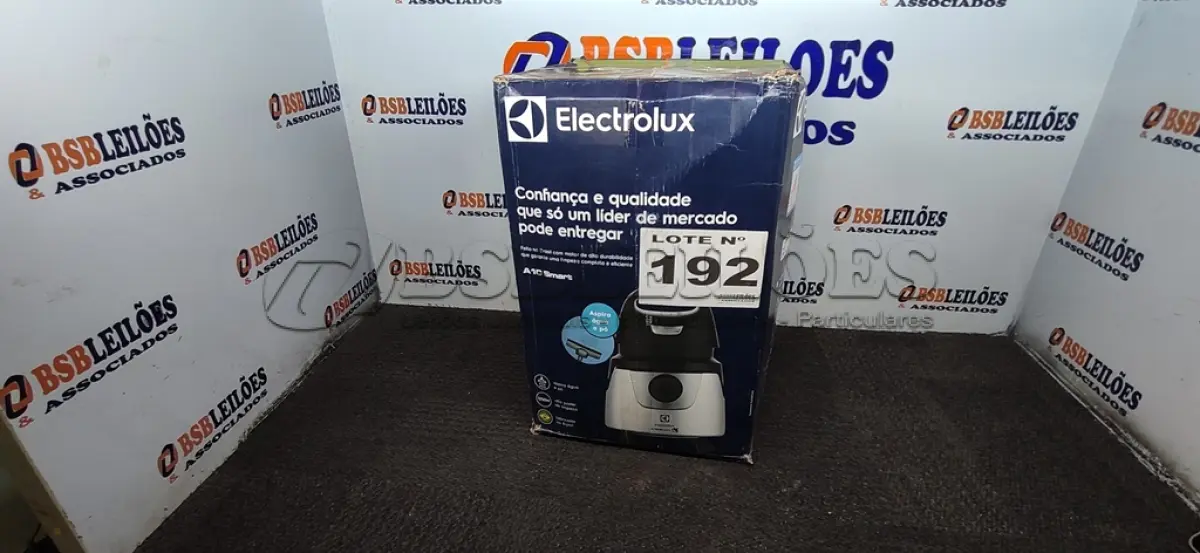 LOTE 192 - 01 - ASPIRADOR ÁGUA PÓ ELECTROLUX 110V (NO ESTADO, NÃO SABEMOS SE FUNCIONA. LEILÃO NÃO TEM GARANTIA E NEM DEVOLUÇÃO, SUJEITO A POSSÍVEIS AVARIAS VISÍVEIS/OCULTAS E/OU AUSÊNCIA DE COMPONENTES)