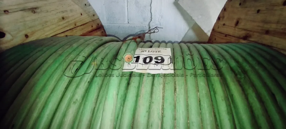 LOTE 109 - 01 CARRETEL COM CABO 120MM NA COR VERDE (1KV) COM 235 METROS. (NO ESTADO) ATENÇÃO! FAZER A VISITAÇÃO ANTES DE ARREMATAR, NÃO SABEMOS SE FUNCIONA. LEILÃO NÃO TEM GARANTIA E NEM DEVOLUÇÃO, SUJEITO A POSSÍVEIS AVARIAS VISÍVEIS/OCULTAS E/OU AUSÊNCIA DE COMPONENTES.