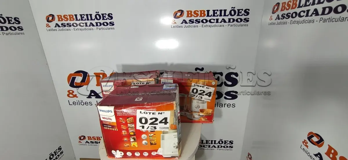 LOTE 024 - 03 - MULTIPROCESSADOR PHILIPS WALITA 110V (NO ESTADO, NÃO SABEMOS SE FUNCIONA. LEILÃO NÃO TEM GARANTIA E NEM DEVOLUÇÃO, SUJEITO A POSSÍVEIS AVARIAS VISÍVEIS/OCULTAS E/OU AUSÊNCIA DE COMPONENTES)