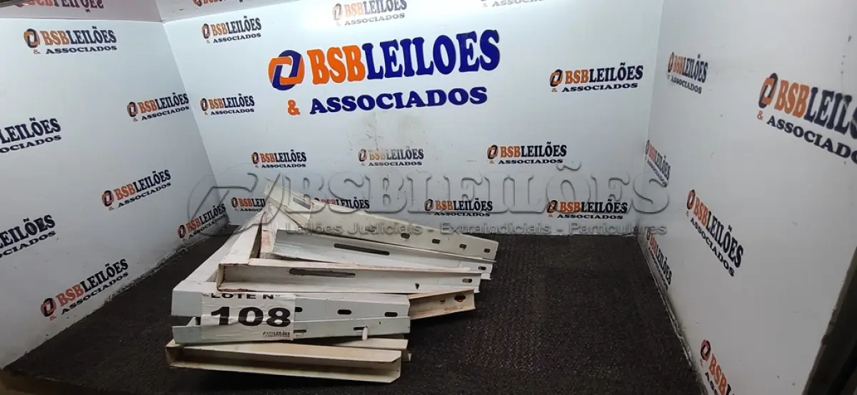 LOTE 108 - 14 – SUPORTES CONDENSADORA AR-CONDICIONADO (NO ESTADO, NÃO SABEMOS SE FUNCIONA. LEILÃO NÃO TEM GARANTIA E NEM DEVOLUÇÃO, SUJEITO A POSSÍVEIS AVARIAS VISÍVEIS/OCULTAS E/OU AUSÊNCIA DE COMPONENTES)