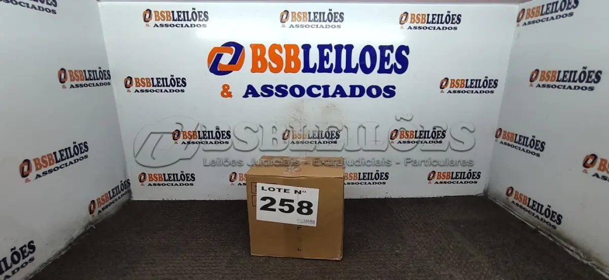 LOTE 258 - 17 - MICROFONES DIVERSOS (NO ESTADO, NÃO SABEMOS SE FUNCIONA. LEILÃO NÃO TEM GARANTIA E NEM DEVOLUÇÃO, SUJEITO A POSSÍVEIS AVARIAS VISÍVEIS/OCULTAS E/OU AUSÊNCIA DE COMPONENTES)