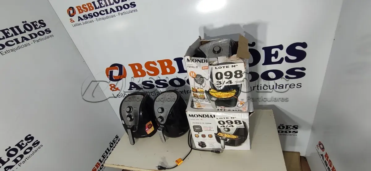 LOTE 098 - 04 - FRITADEIRAS SEM ÓLEO AIR FRYER, MONDIAL 110V (NO ESTADO, NÃO SABEMOS SE FUNCIONA. LEILÃO NÃO TEM GARANTIA E NEM DEVOLUÇÃO, SUJEITO A POSSÍVEIS AVARIAS VISÍVEIS/OCULTAS E/OU AUSÊNCIA DE COMPONENTES)
