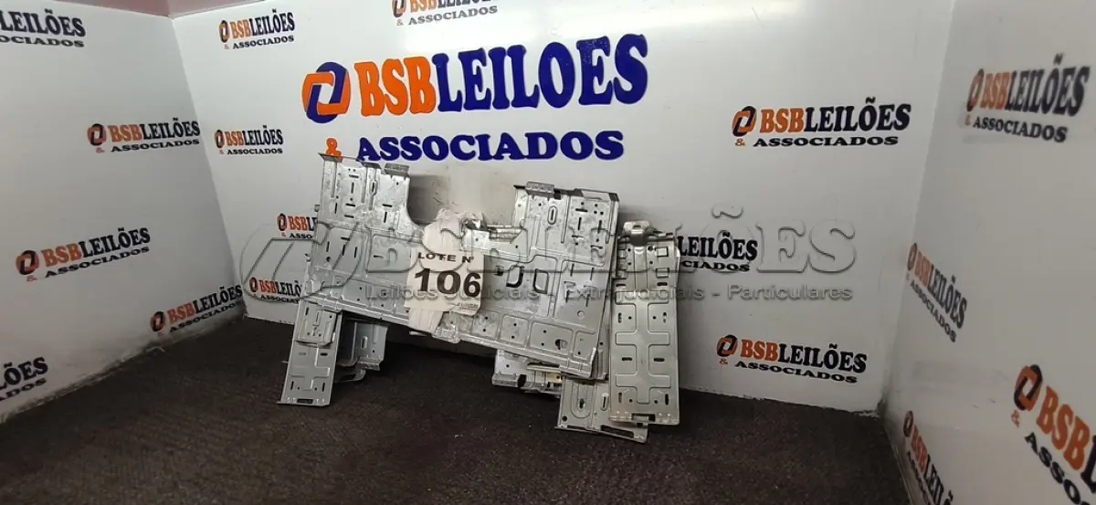LOTE 106 - SUPORTES EVAPORADORAS AR-CONDICIONADO DIVERSOS (NO ESTADO, NÃO SABEMOS SE FUNCIONA. LEILÃO NÃO TEM GARANTIA E NEM DEVOLUÇÃO, SUJEITO A POSSÍVEIS AVARIAS VISÍVEIS/OCULTAS E/OU AUSÊNCIA DE COMPONENTES)