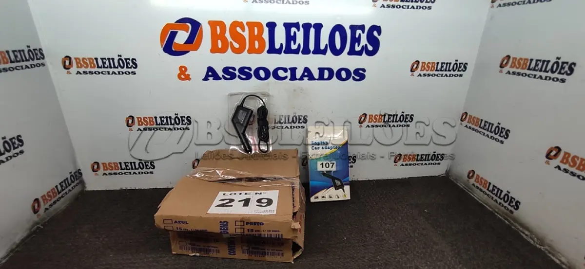 LOTE 219 - 09 - CARREGADORES NOTEBOOK AUTOMOTIVO (NO ESTADO, NÃO SABEMOS SE FUNCIONA. LEILÃO NÃO TEM GARANTIA E NEM DEVOLUÇÃO, SUJEITO A POSSÍVEIS AVARIAS VISÍVEIS/OCULTAS E/OU AUSÊNCIA DE COMPONENTES)